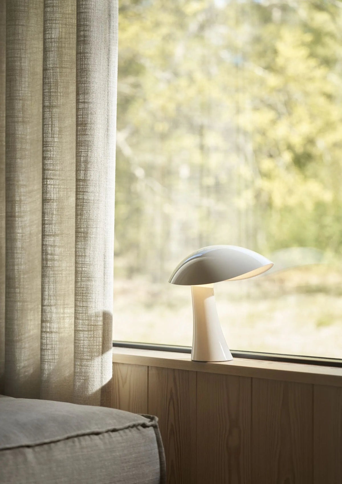 Louis Poulsen Rumee Portable pöytävalaisin valkoinen Louis Poulsen