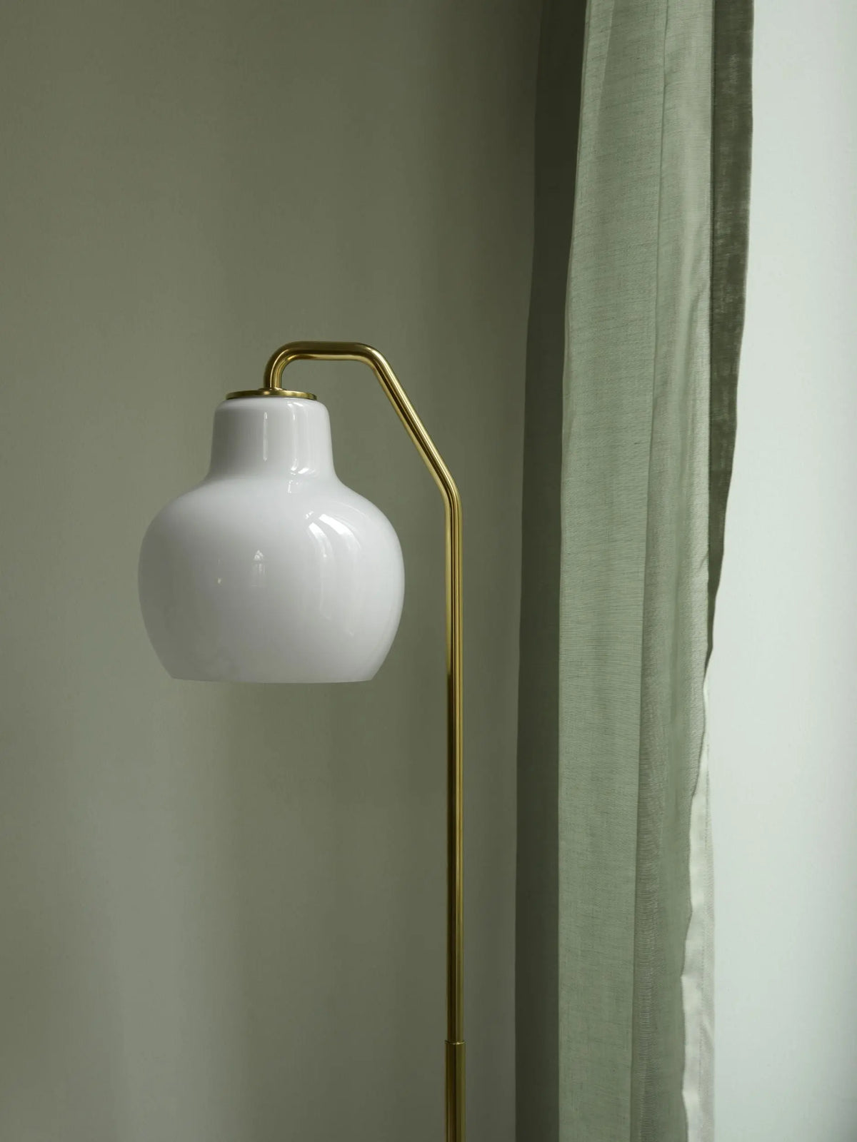 Louis Poulsen VL Ring Crown lattiavalaisin Louis Poulsen