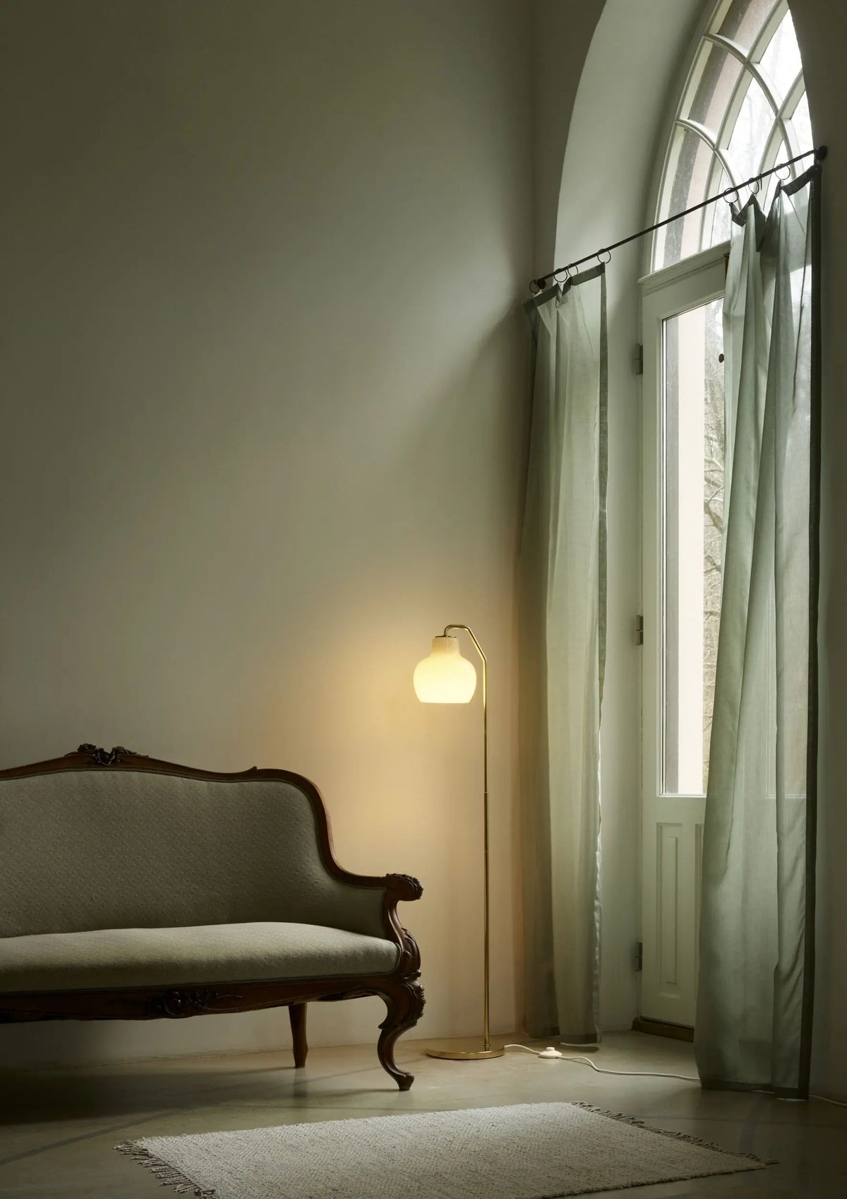 Louis Poulsen VL Ring Crown lattiavalaisin Louis Poulsen