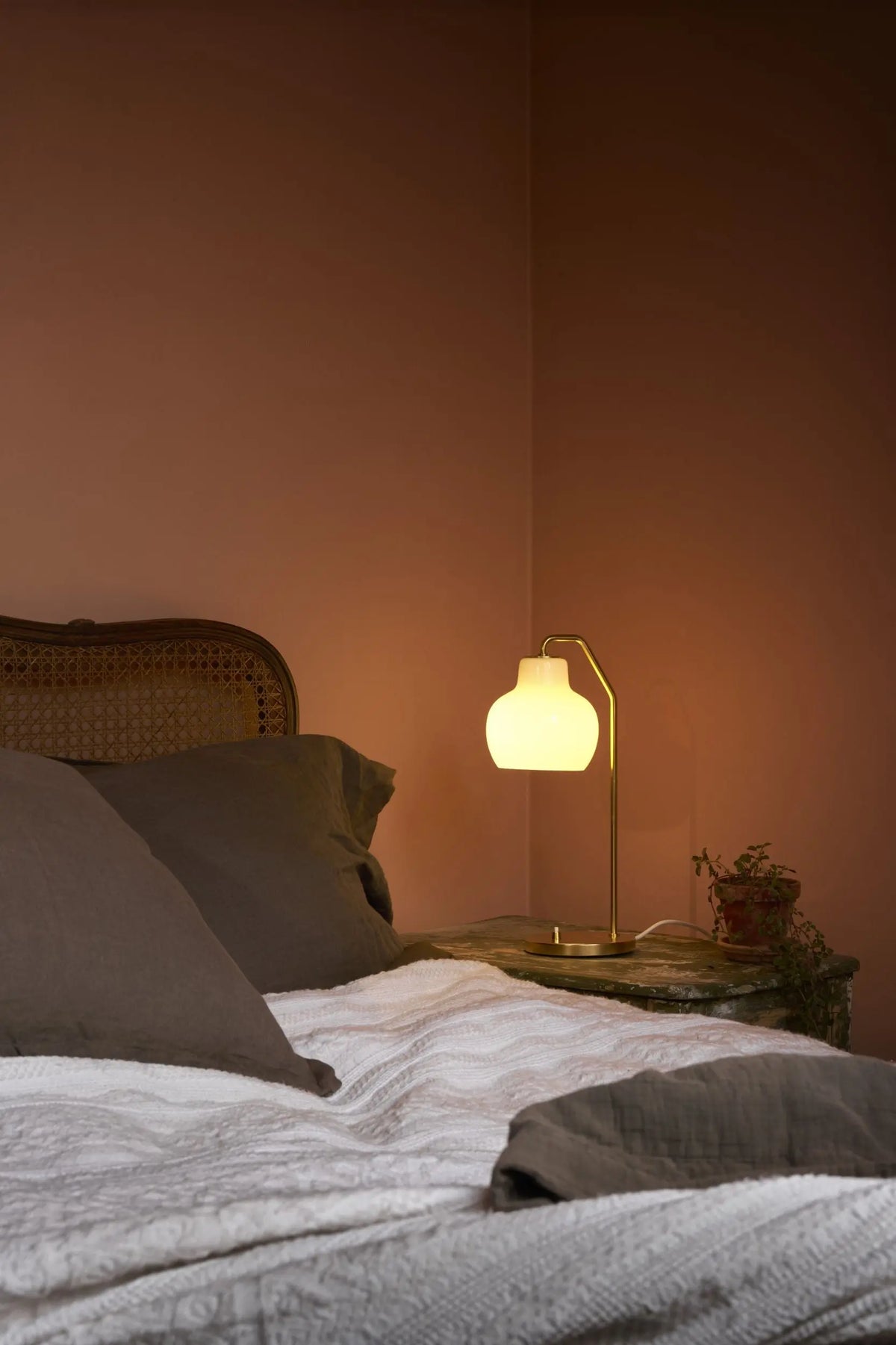 Louis Poulsen VL Ring Crown pöytävalaisin Louis Poulsen