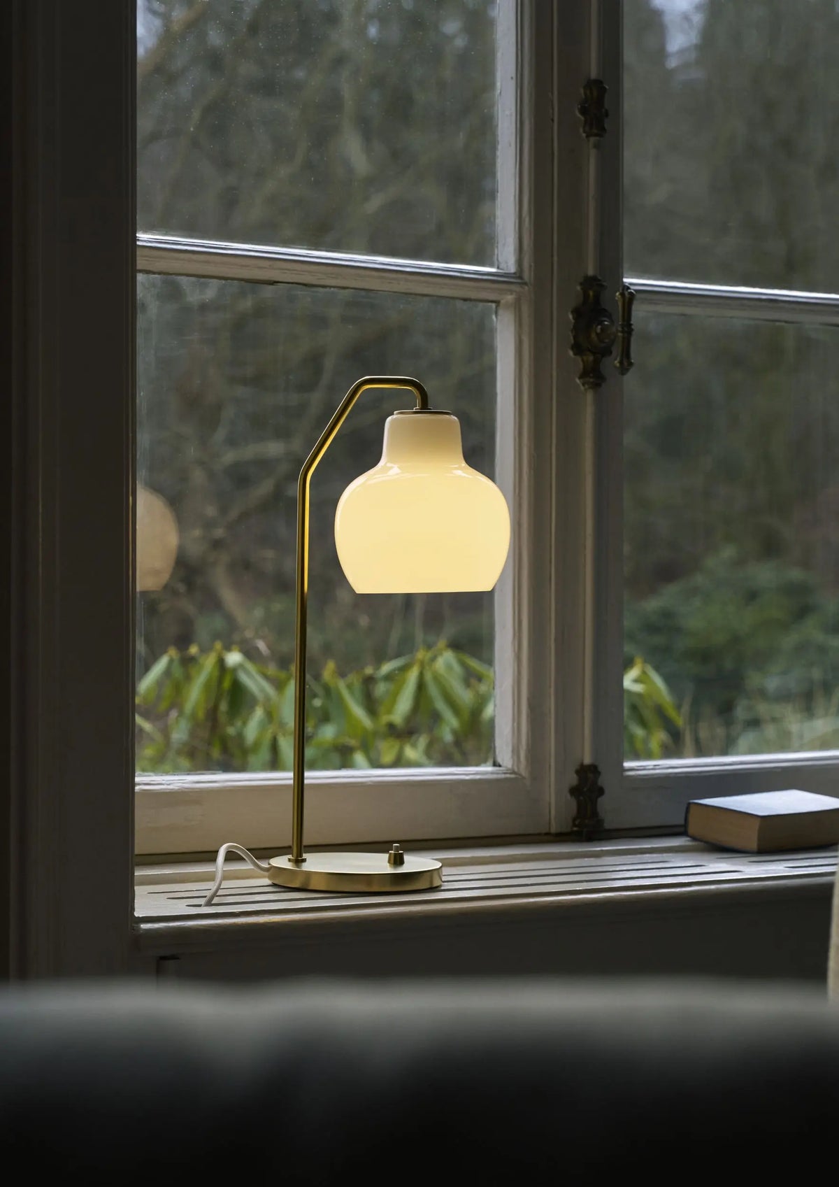 Louis Poulsen VL Ring Crown pöytävalaisin Louis Poulsen