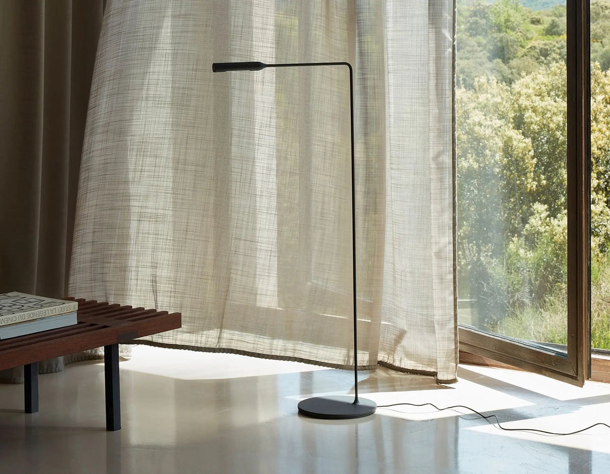 Lumina Flo Floor lattiavalaisin pehmeä musta Lumina
