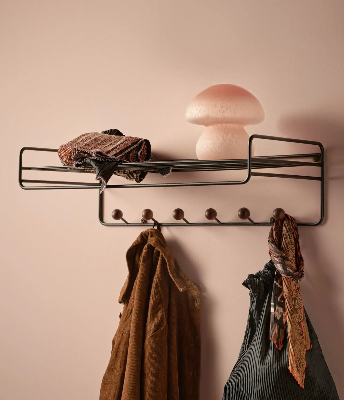 Maze Bill hattuhylly musta/pähkinä - Laatukaluste