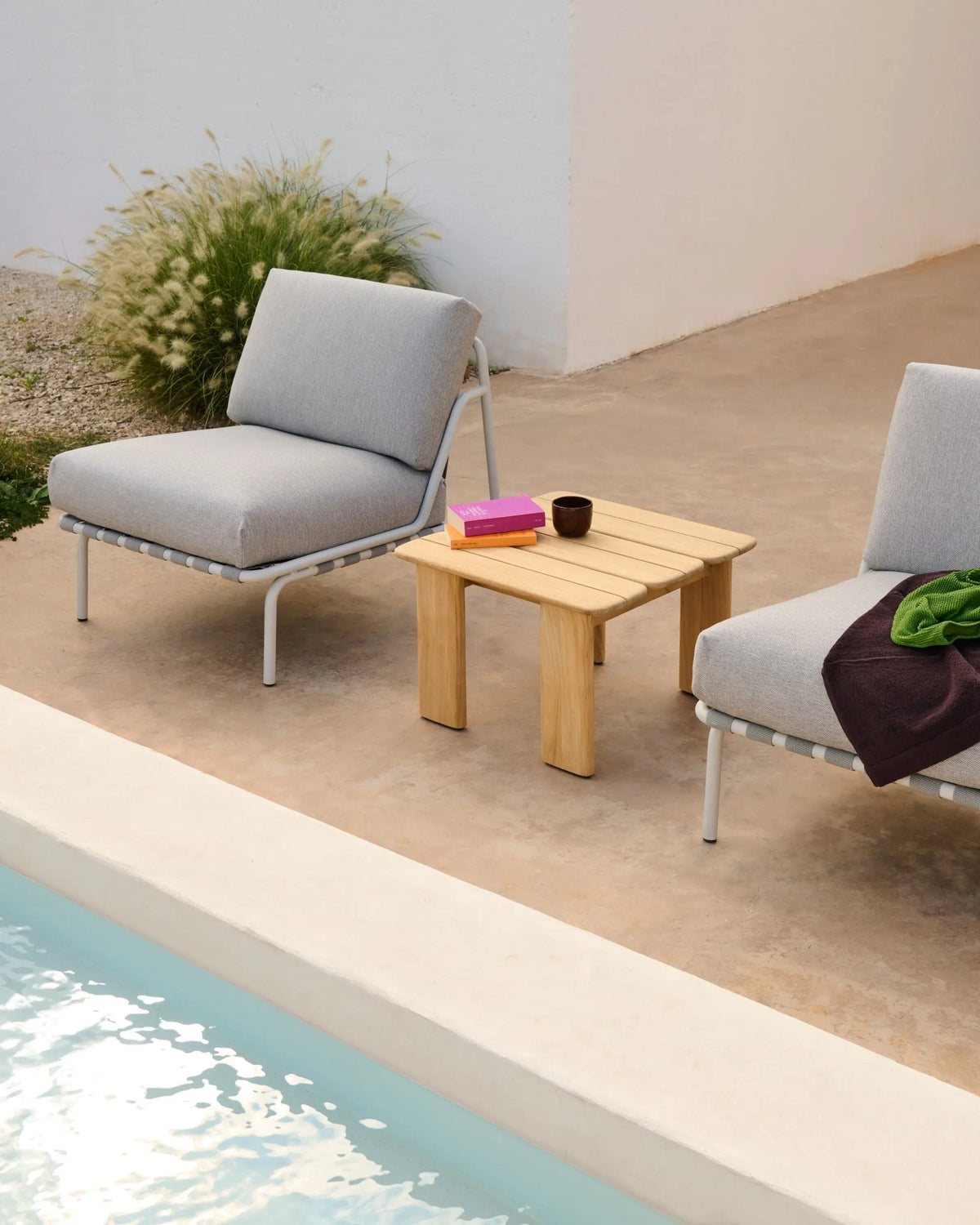 Muuto Assemble sohvapöytä 55x55 tiikki Muuto