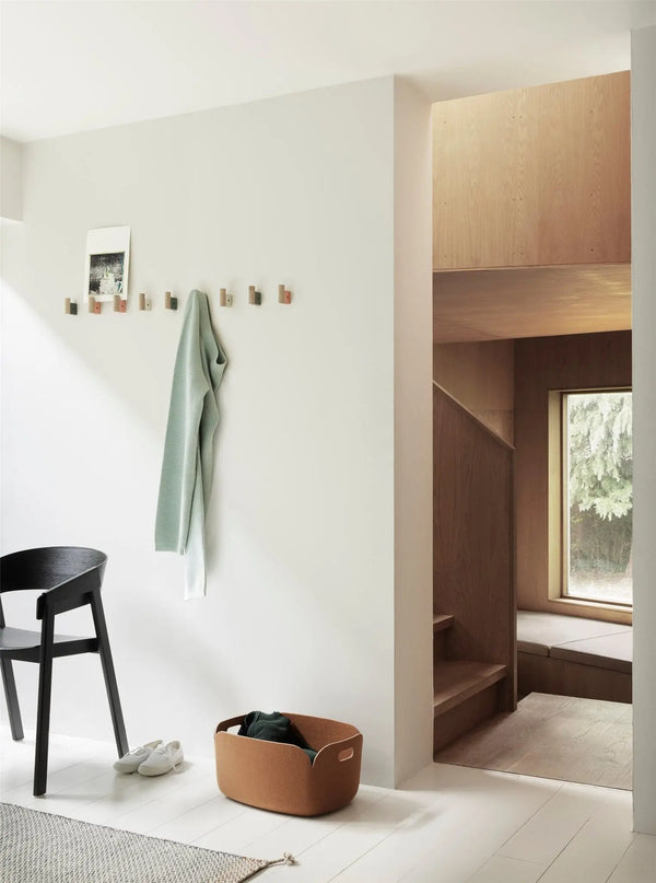 Muuto Attach ripustin 2kpl tammi/alumiini - Laatukaluste