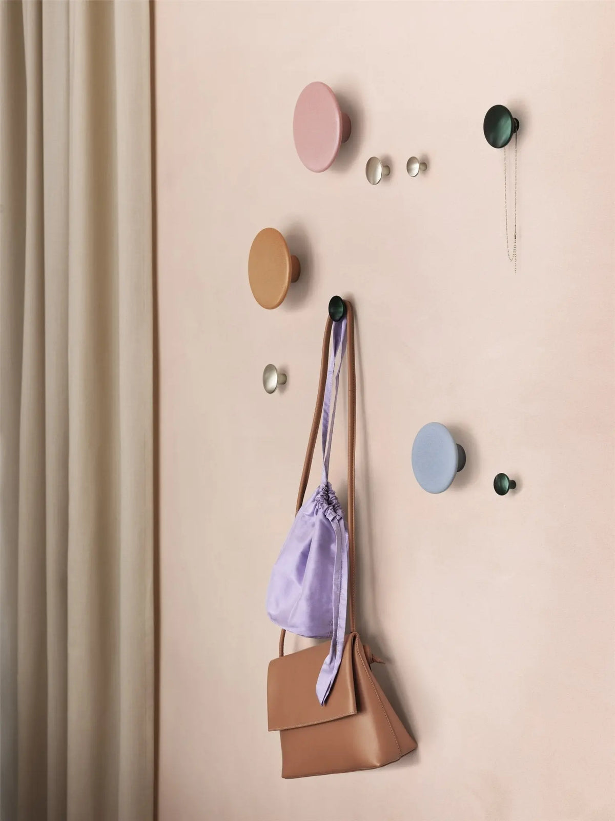 Muuto Dots Ceramic ripustin M - Laatukaluste