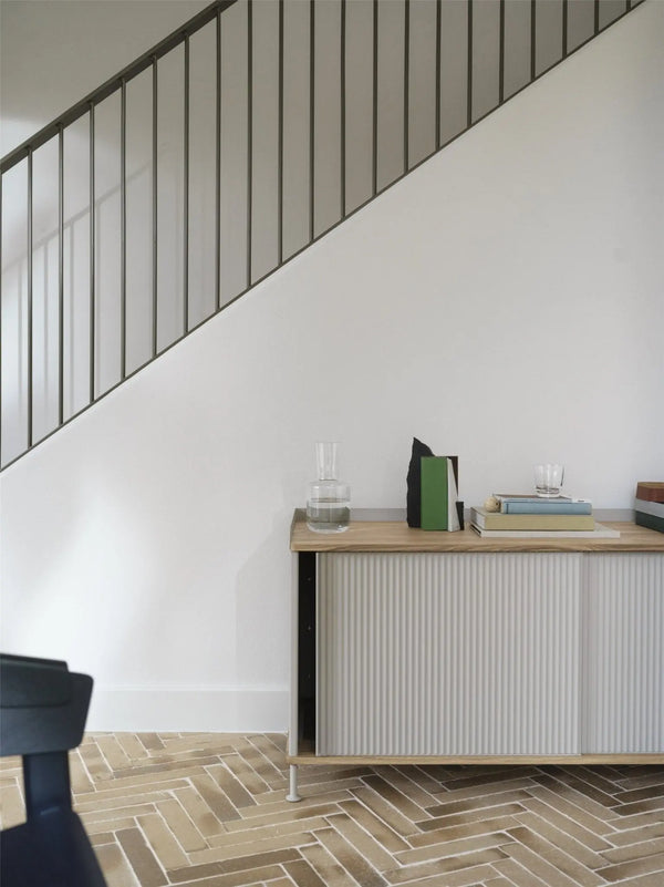 Muuto Enfold senkki 124cm tammi/harmaa Muuto