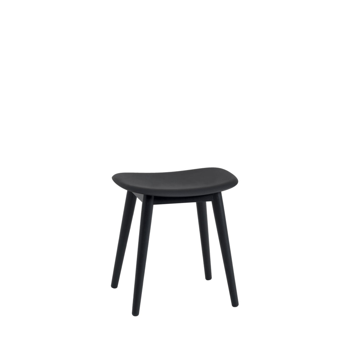 Muuto Fiber jakkara, tammijalat, musta - Laatukaluste