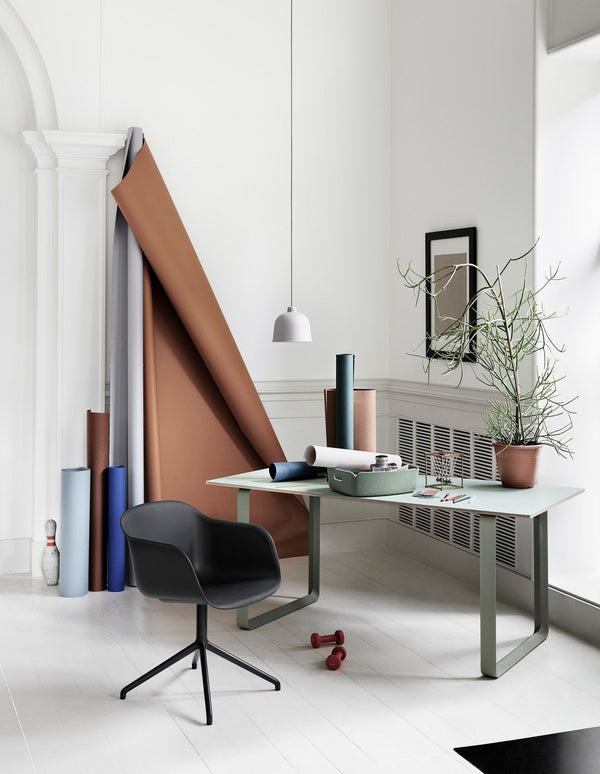 Muuto Fiber tuoli käsinojilla, pyörivä, okra - Laatukaluste