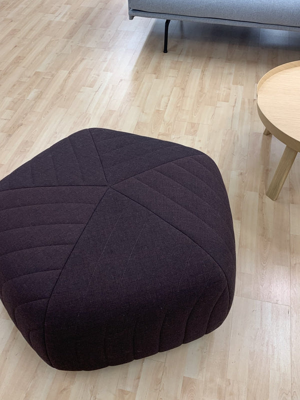 Muuto Five Pouf rahi burgundinpunainen (Myymälämalli) - Laatukaluste