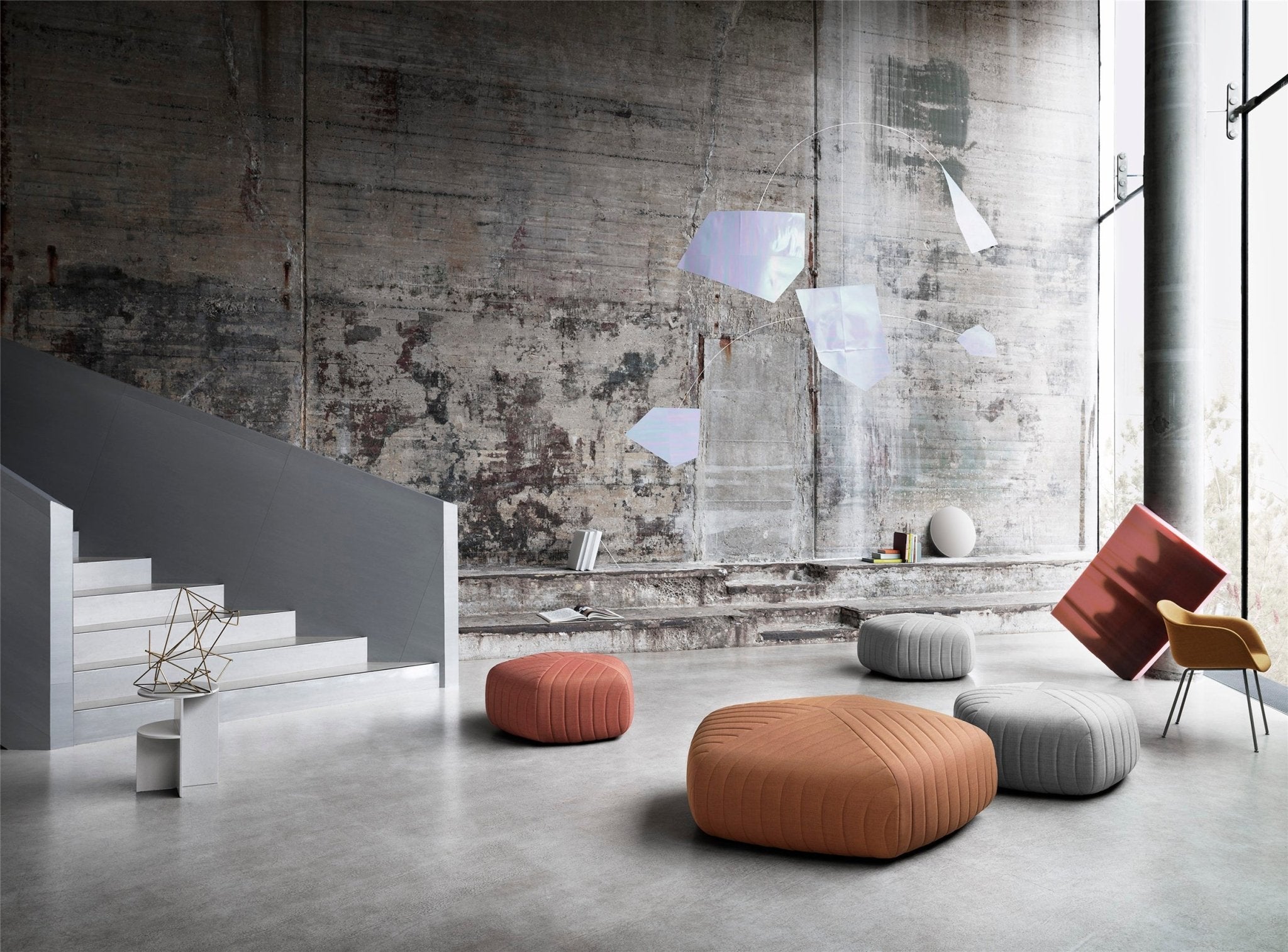 Muuto Five Pouf rahi tummanharmaa - Laatukaluste