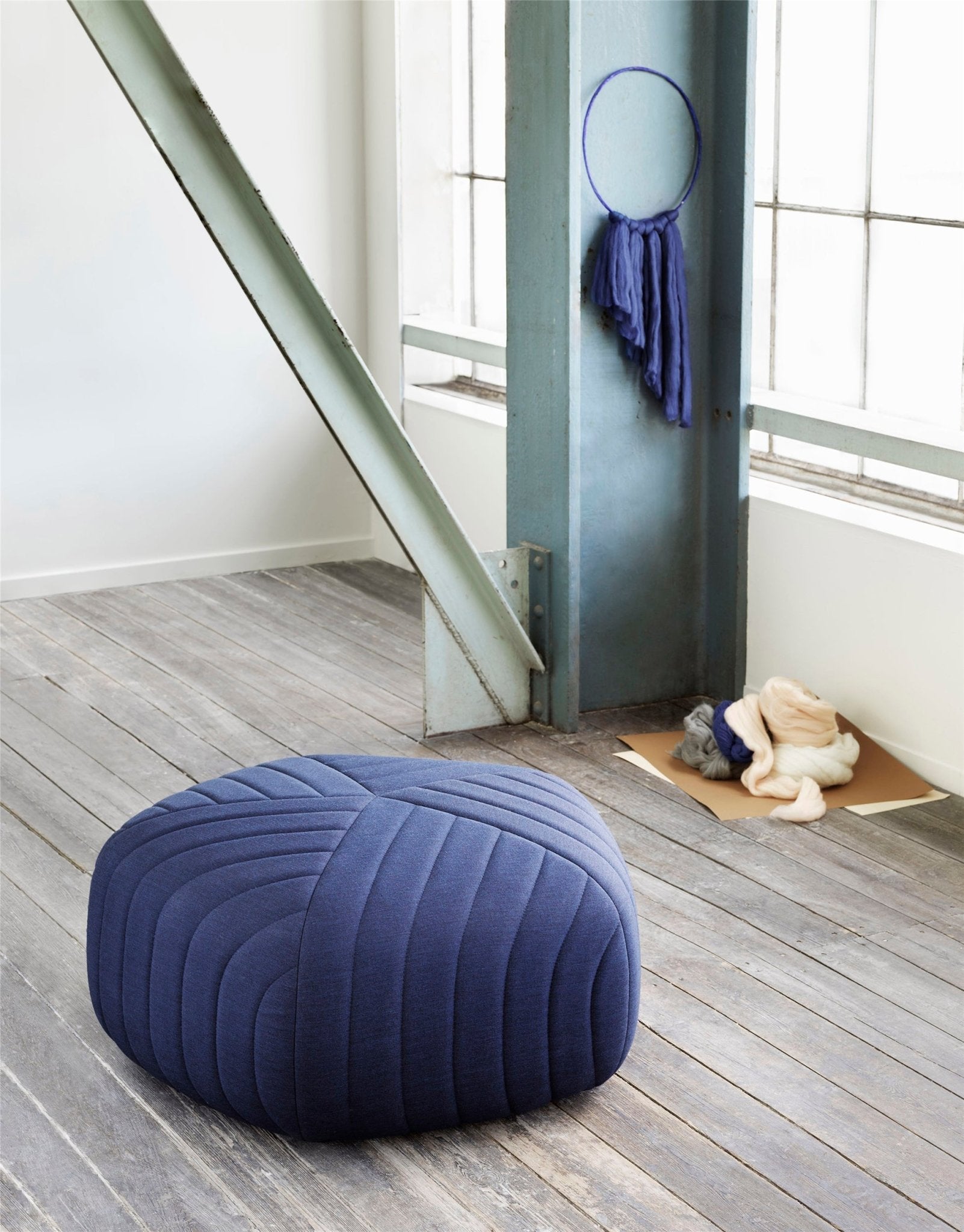 Muuto Five Pouf rahi tummansininen - Laatukaluste