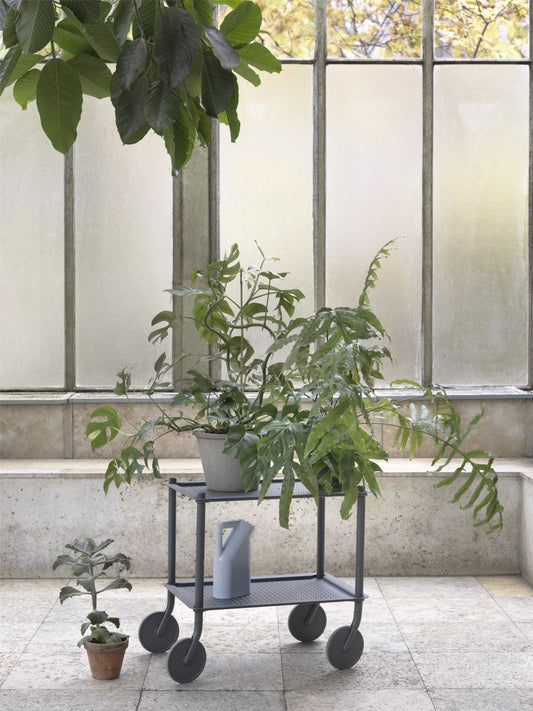 Muuto Flow pieni tarjoiluvaunu siniharmaa - Laatukaluste