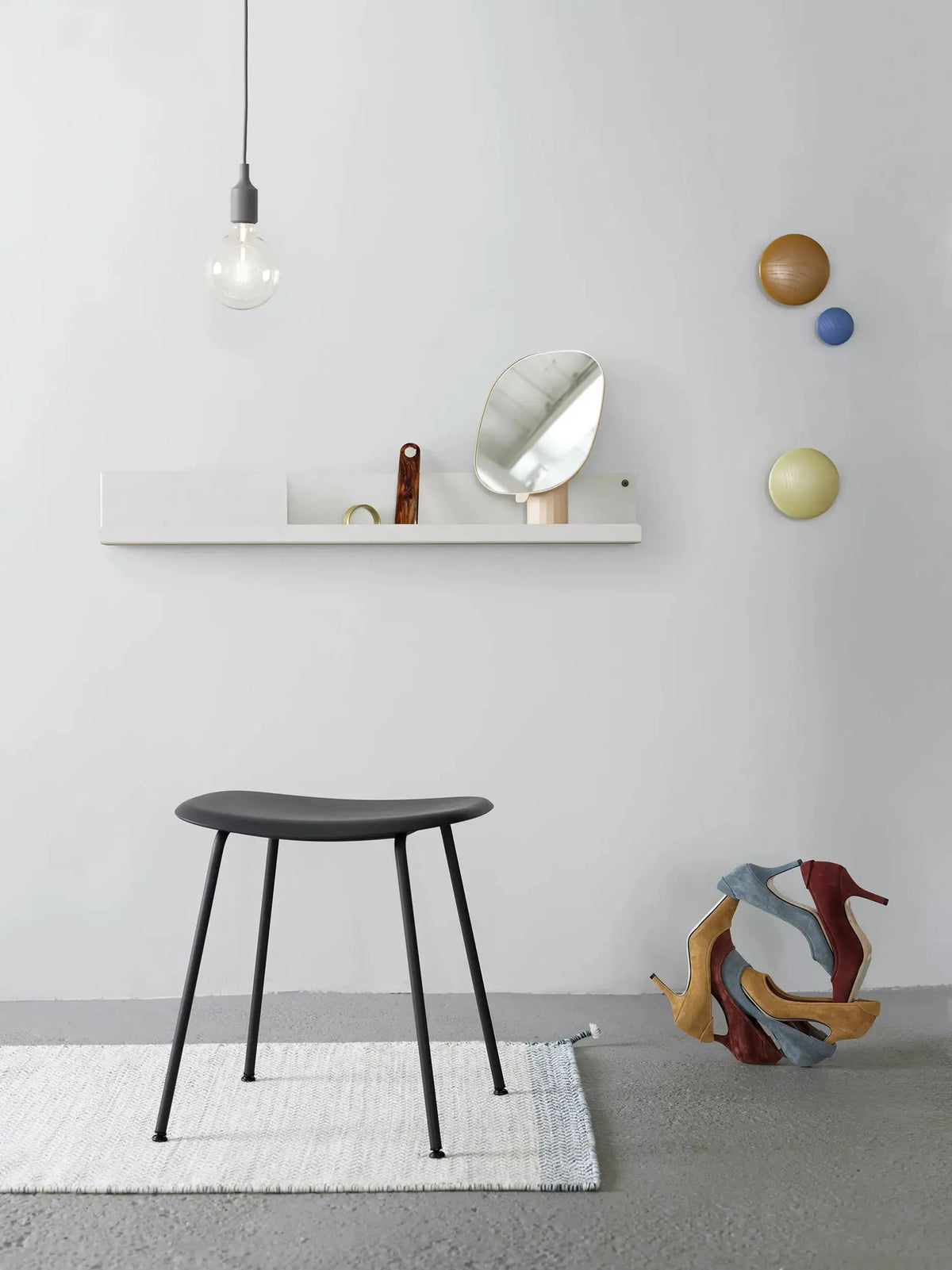 Muuto Folded hylly L harmaa Muuto