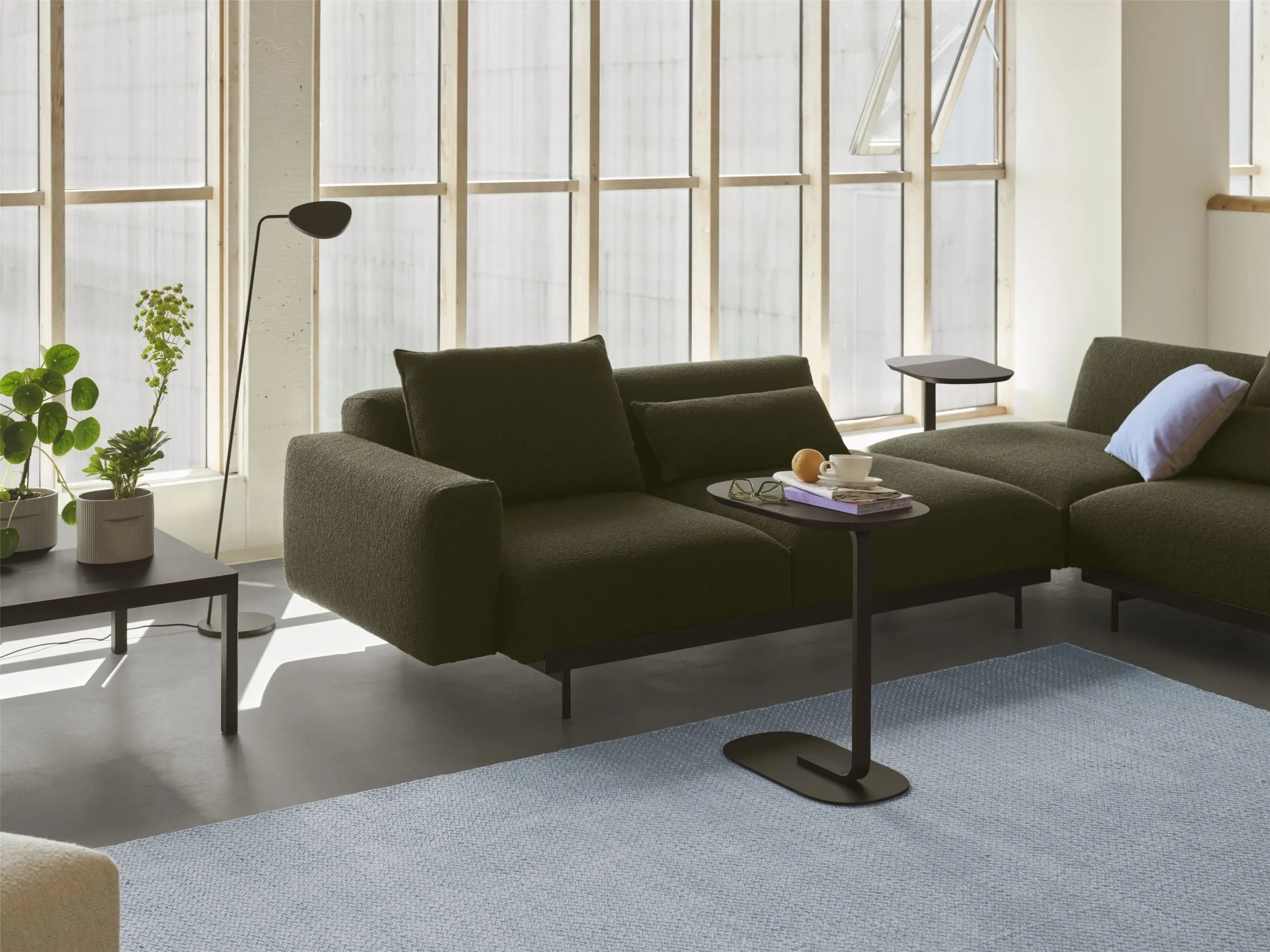 Muuto Leaf lattiavalaisin musta Muuto