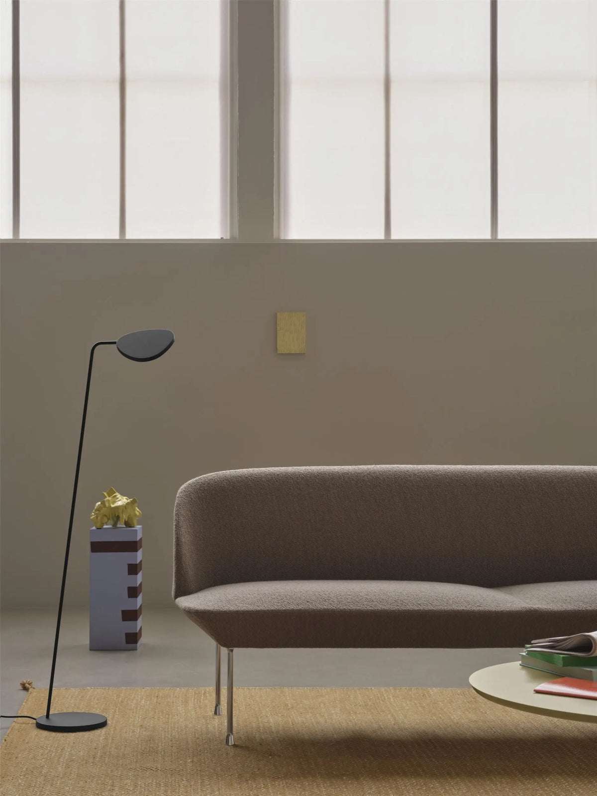 Muuto Leaf lattiavalaisin musta Muuto