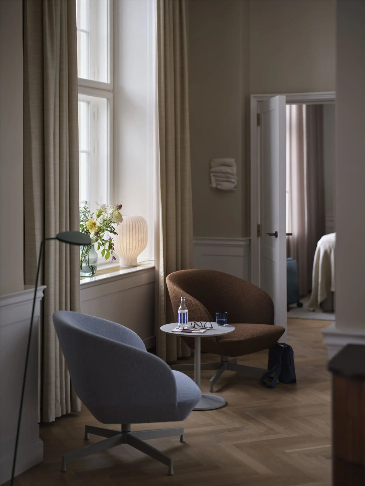 Muuto Leaf lattiavalaisin tummanvihreä Muuto