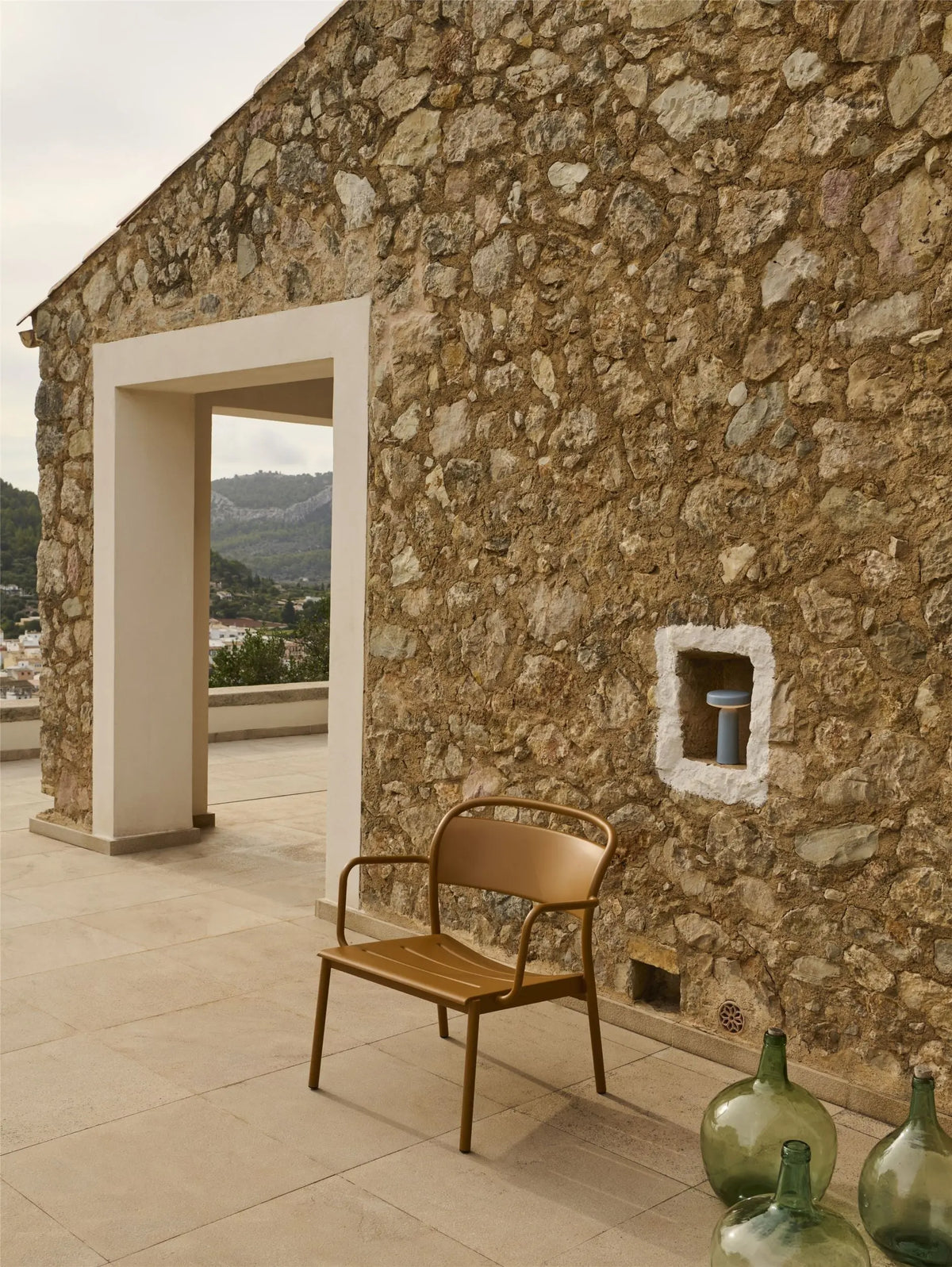 Muuto Linear Steel Lounge nojatuoli poltettu oranssi Muuto