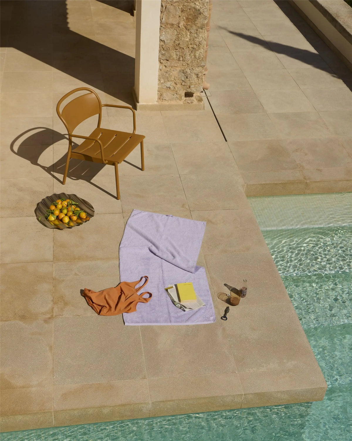 Muuto Linear Steel Lounge nojatuoli poltettu oranssi Muuto