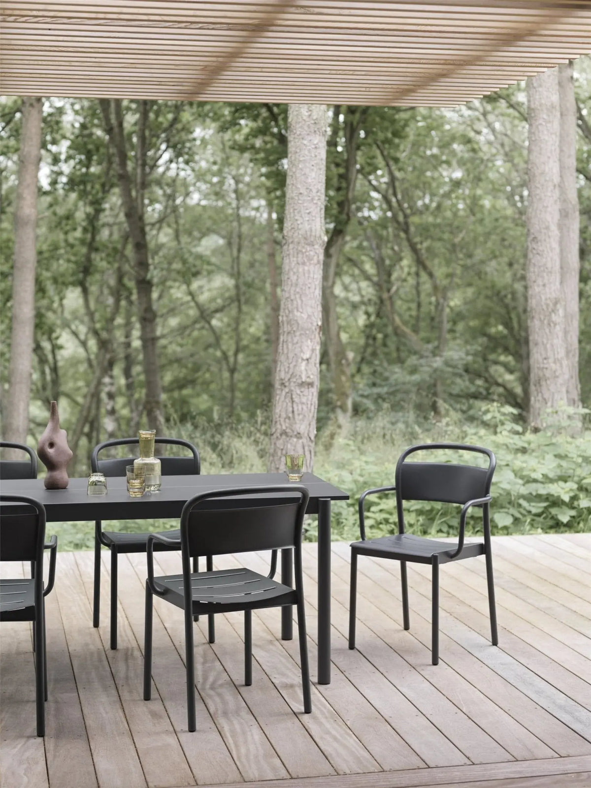 Muuto Linear nojatuoli musta - Laatukaluste