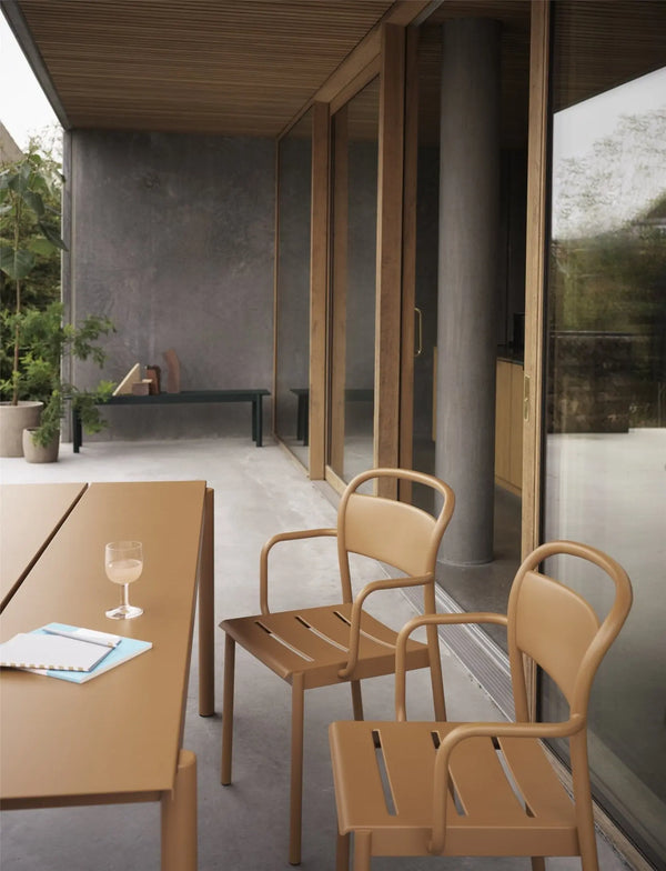 Muuto Linear nojatuoli ruskea - Laatukaluste