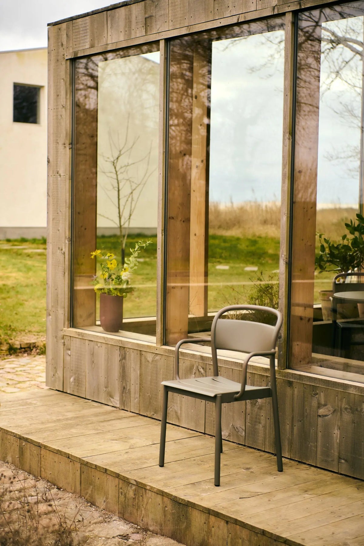 Muuto Linear Steel nojatuoli taupe Muuto