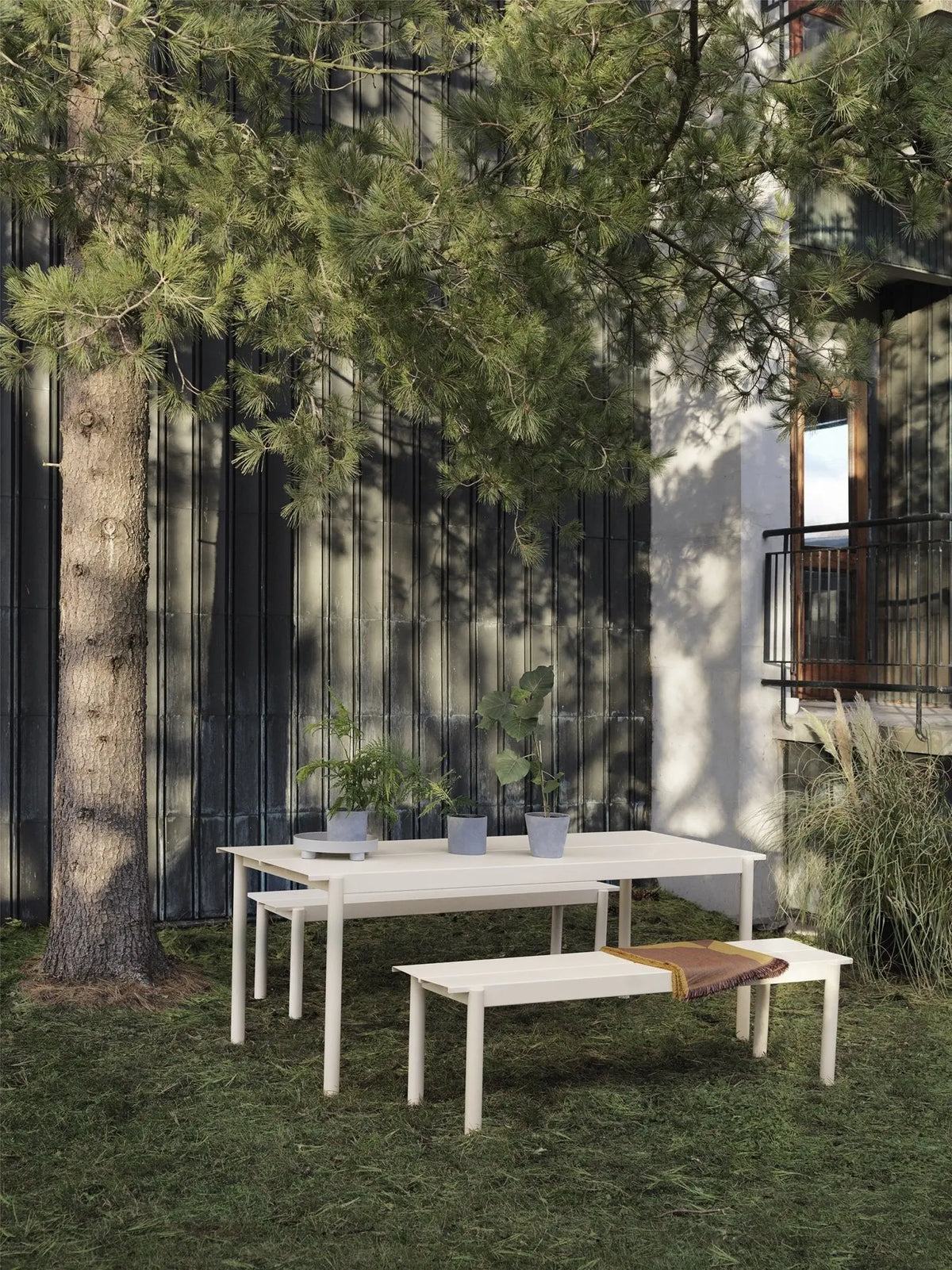 Muuto Linear penkki 110cm vihreä - Laatukaluste