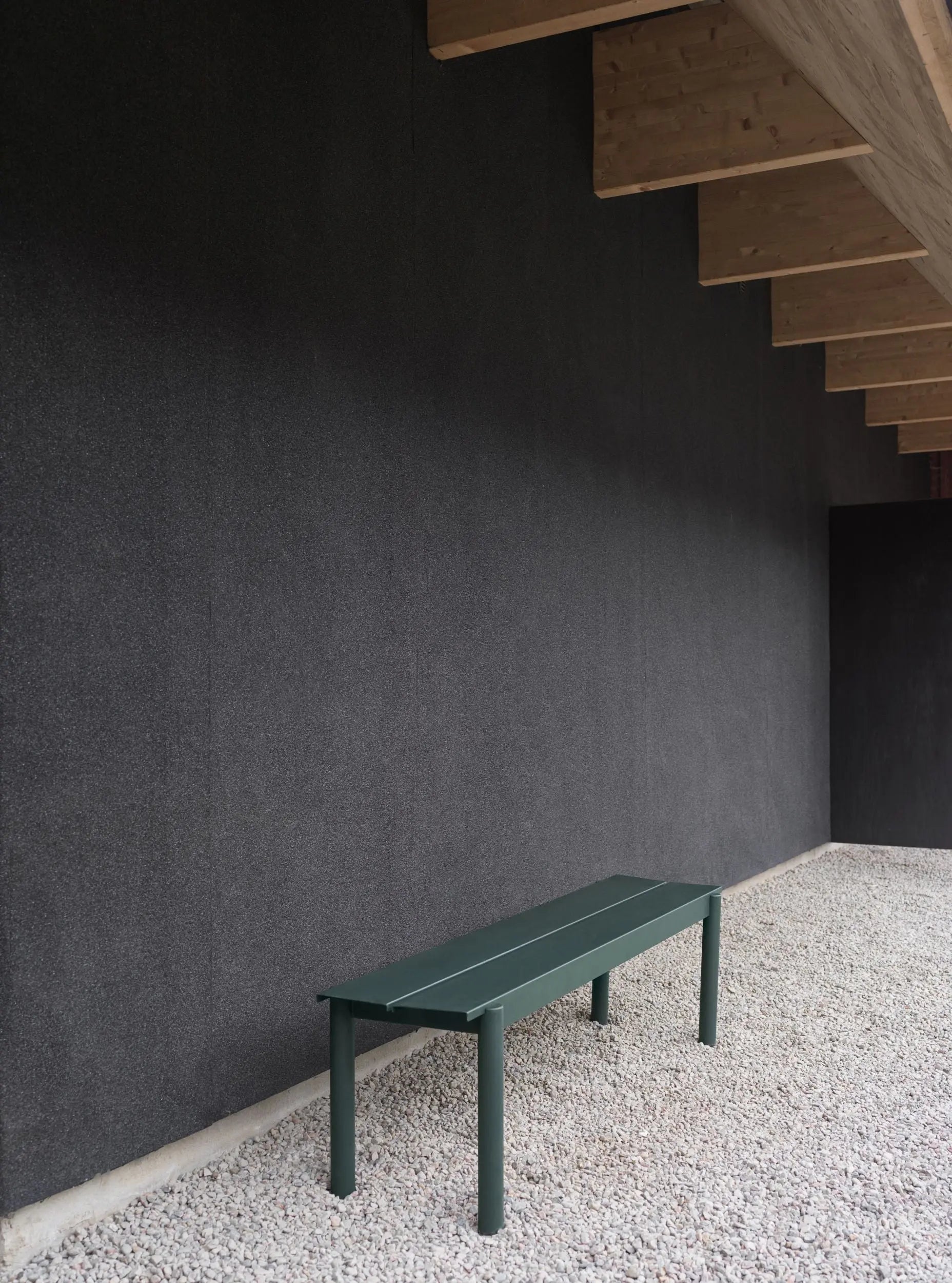 Muuto Linear Steel penkki 170cm tummanvihreä Muuto
