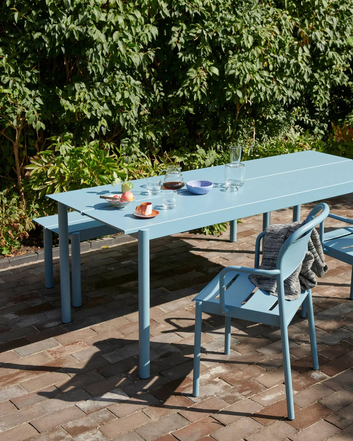 Muuto Linear Steel pöytä 200x75 vaaleansininen Muuto