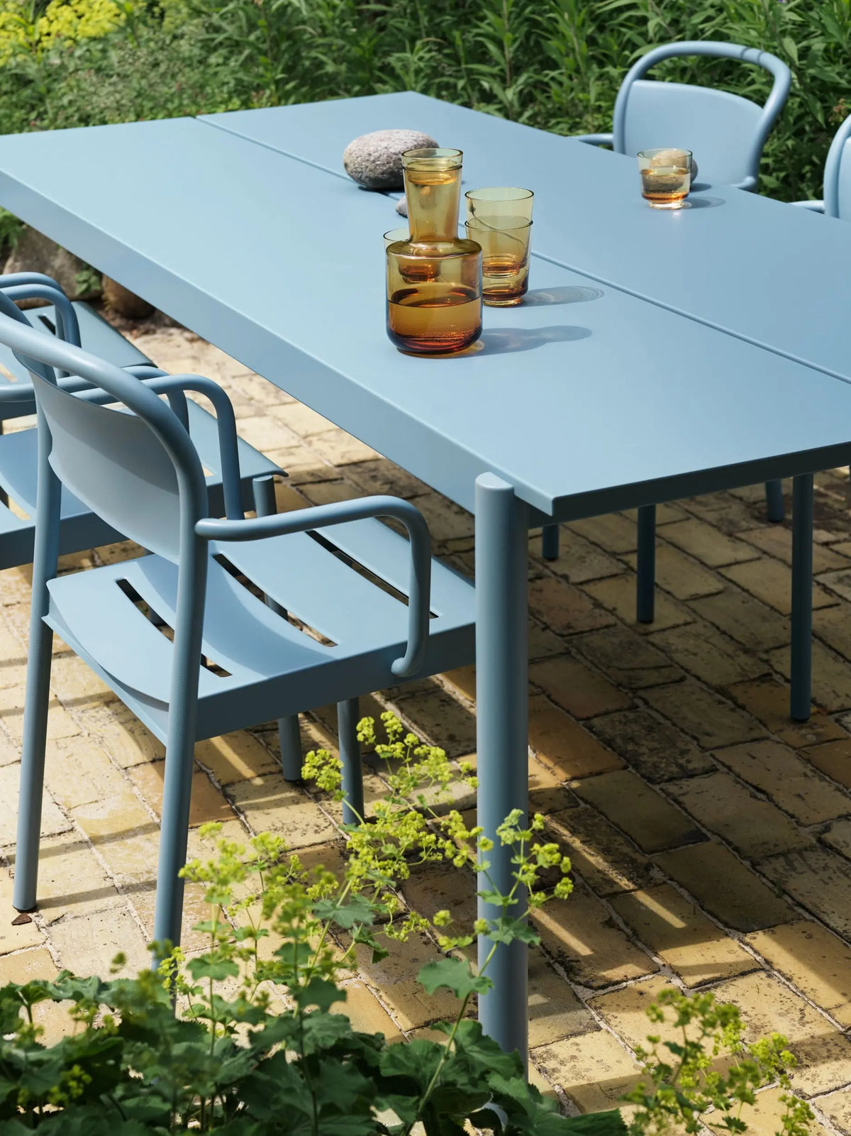 Muuto Linear Steel pöytä 200x75 vaaleansininen Muuto