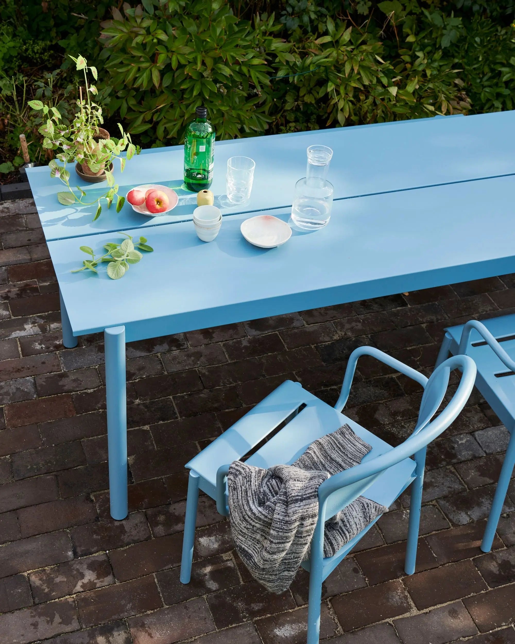 Muuto Linear Steel pöytä 200x75 vaaleansininen Muuto