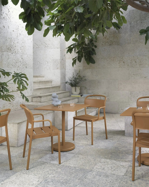 Muuto Linear pöytä 70x70cm ruskea - Laatukaluste