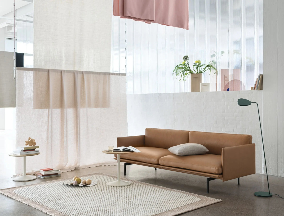 Muuto Outline 220cm sohva Cognac nahka/musta Muuto