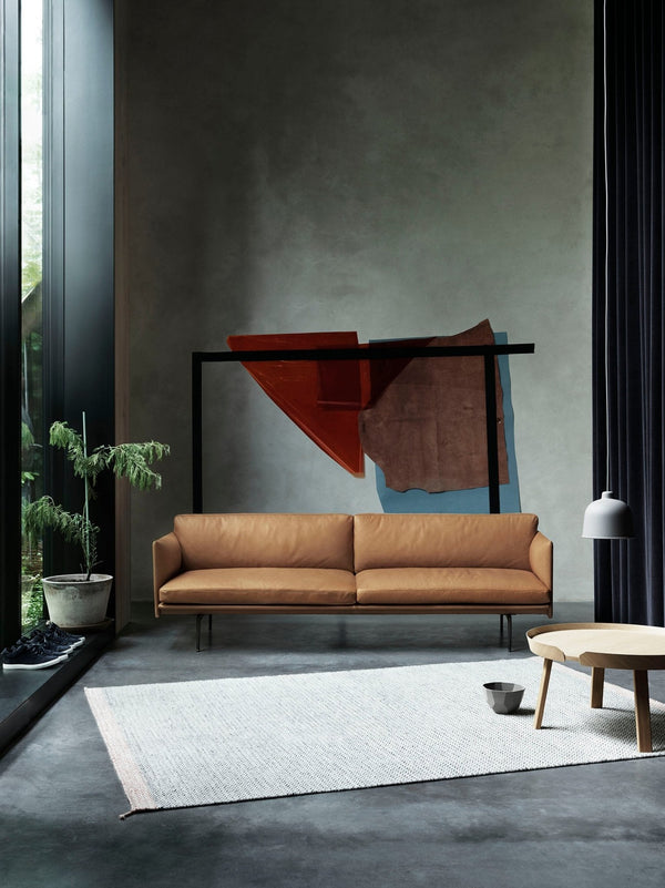 Muuto Outline 220cm sohva Cognac nahka/musta - Laatukaluste