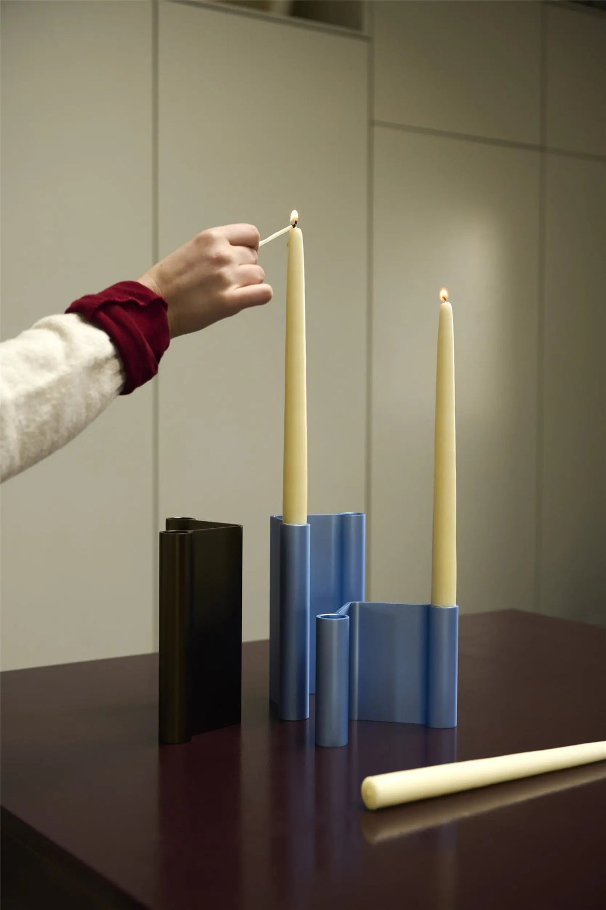 Muuto Pair kynttilänjalka iso vaaleansininen Muuto