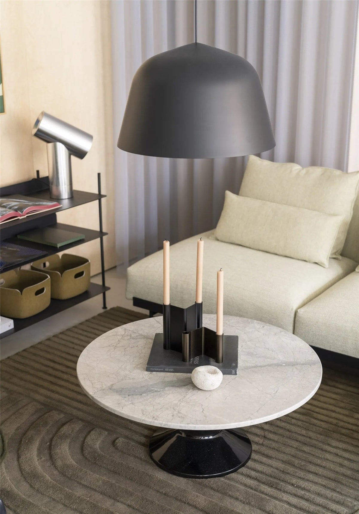 Muuto Pair kynttilänjalka pieni ruskea Muuto