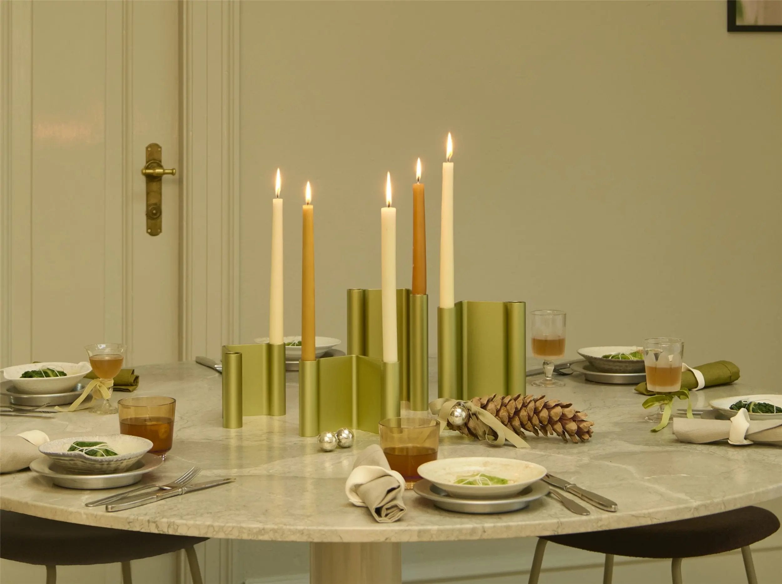 Muuto Pair kynttilänjalka iso vihreä Muuto