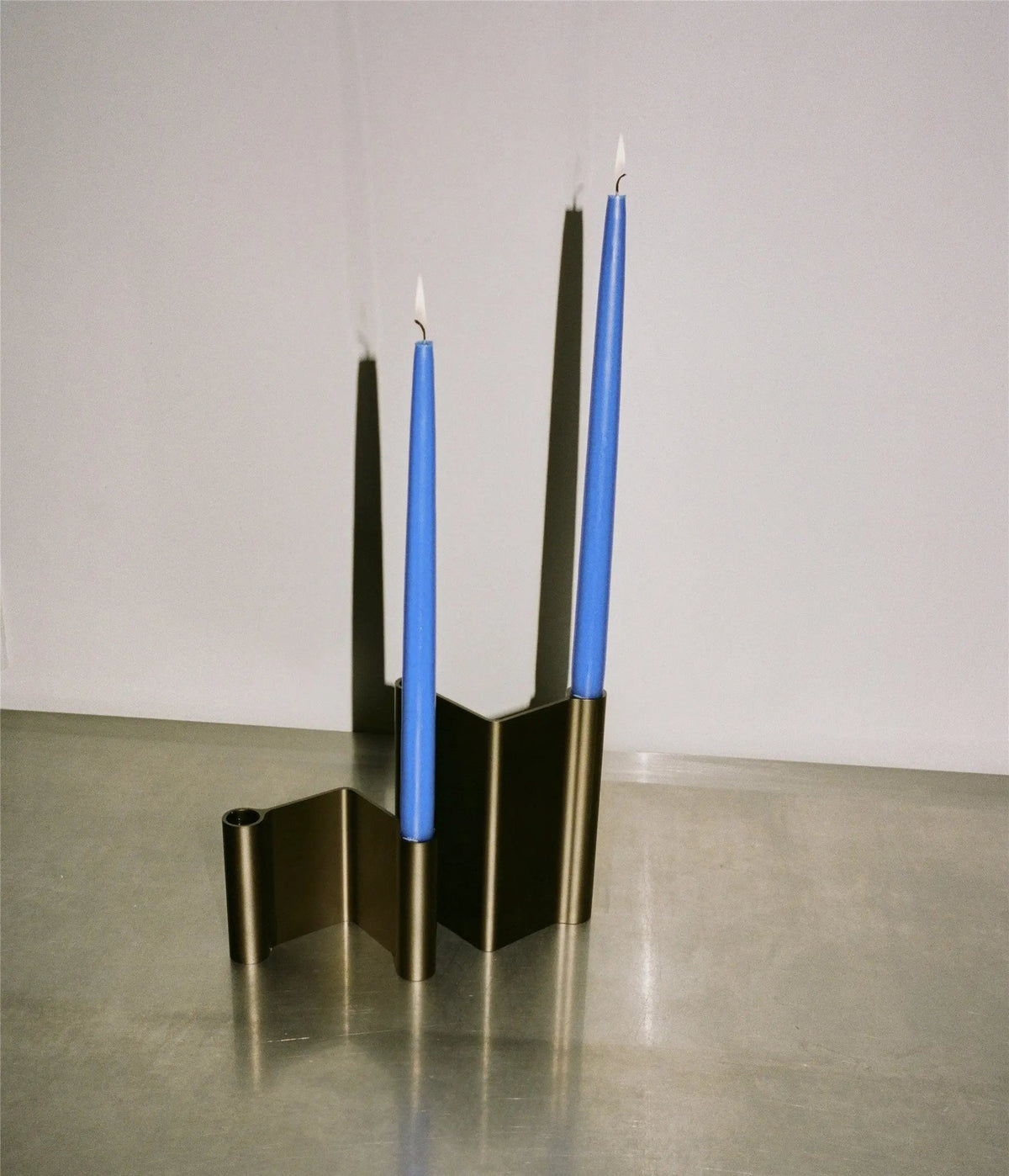 Muuto Pair kynttilänjalka pieni ruskea Muuto