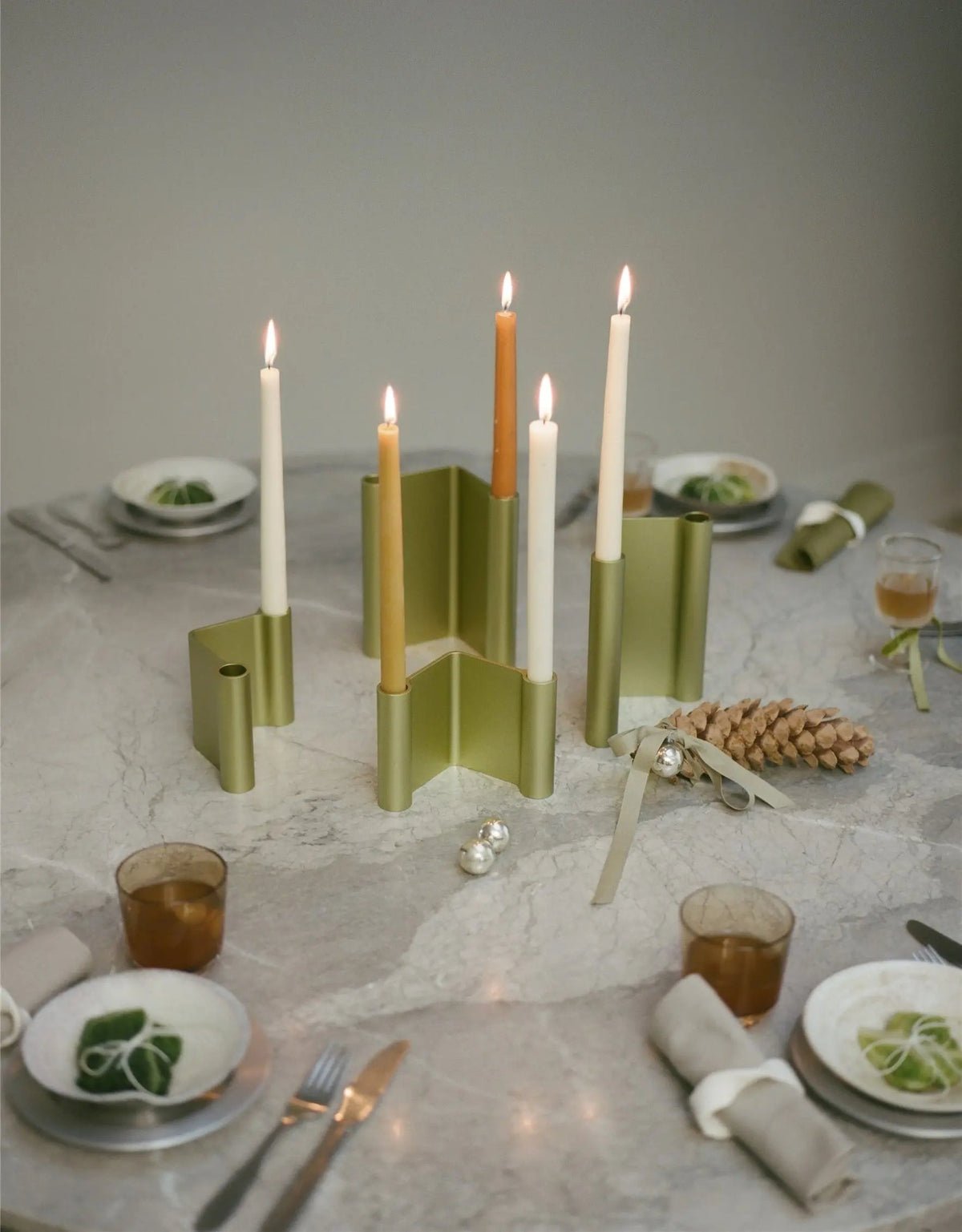 Muuto Pair kynttilänjalka pieni vihreä Muuto