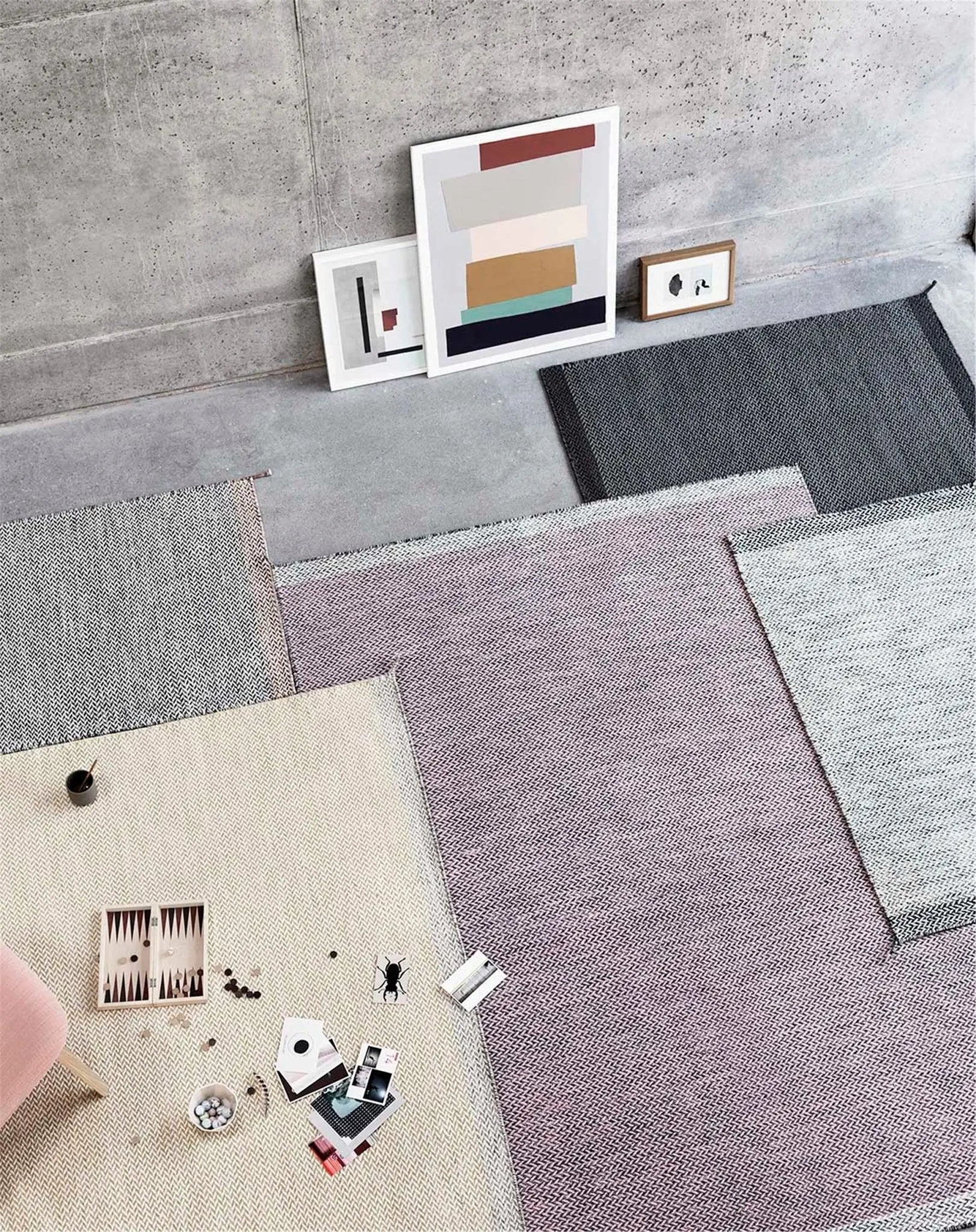 Muuto Ply matto 85x140 tummanharmaa - Laatukaluste