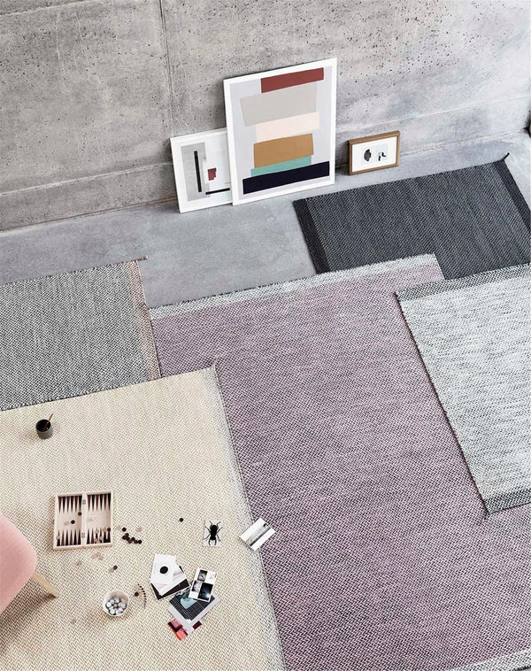 Muuto Ply matto 85x140 tummanharmaa - Laatukaluste