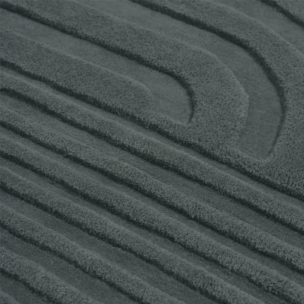 Muuto Relevo matto 170x240 tummanvihreä - Laatukaluste