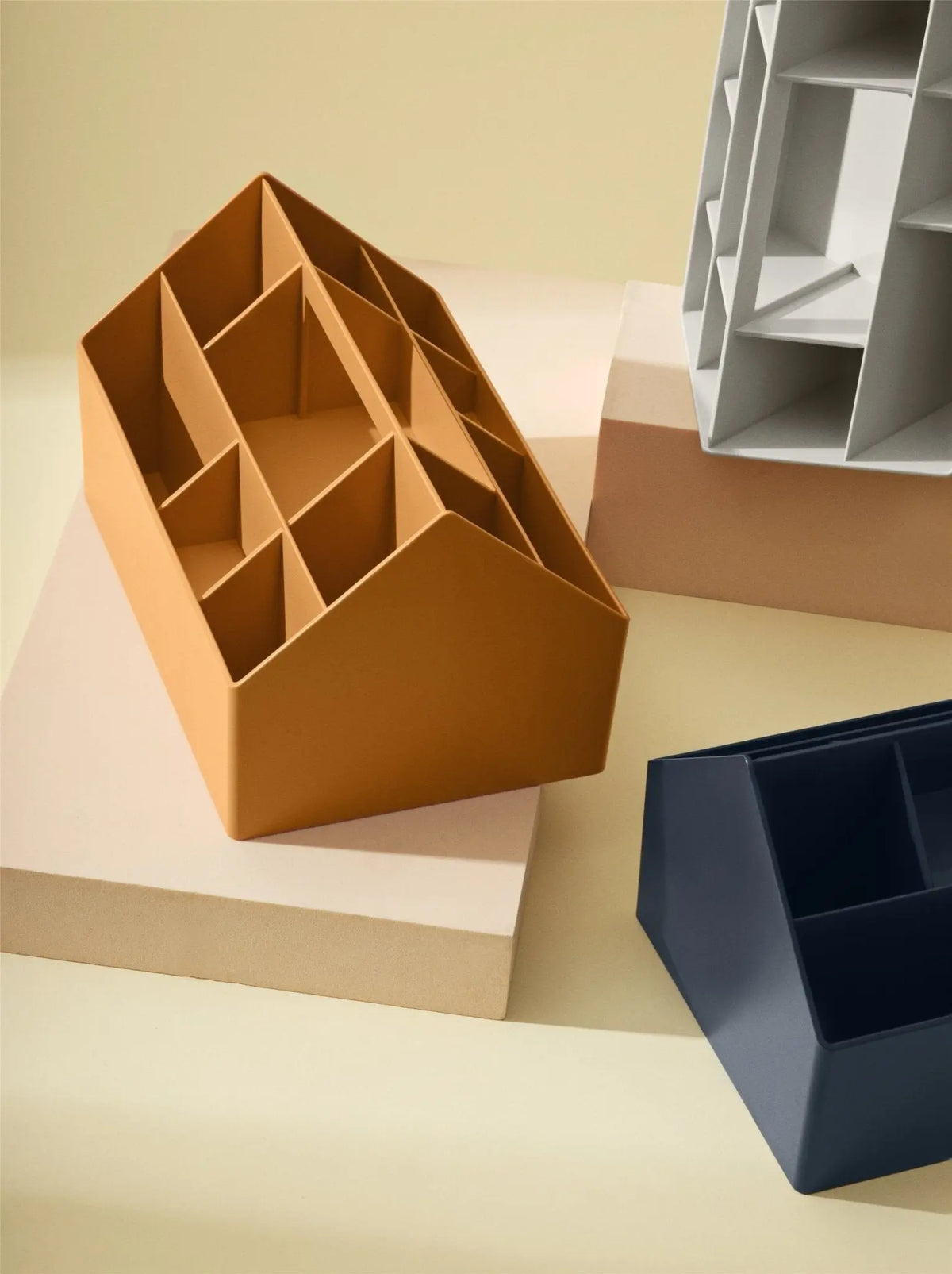 Muuto Sketch Toolbox poltettu oranssi - Laatukaluste