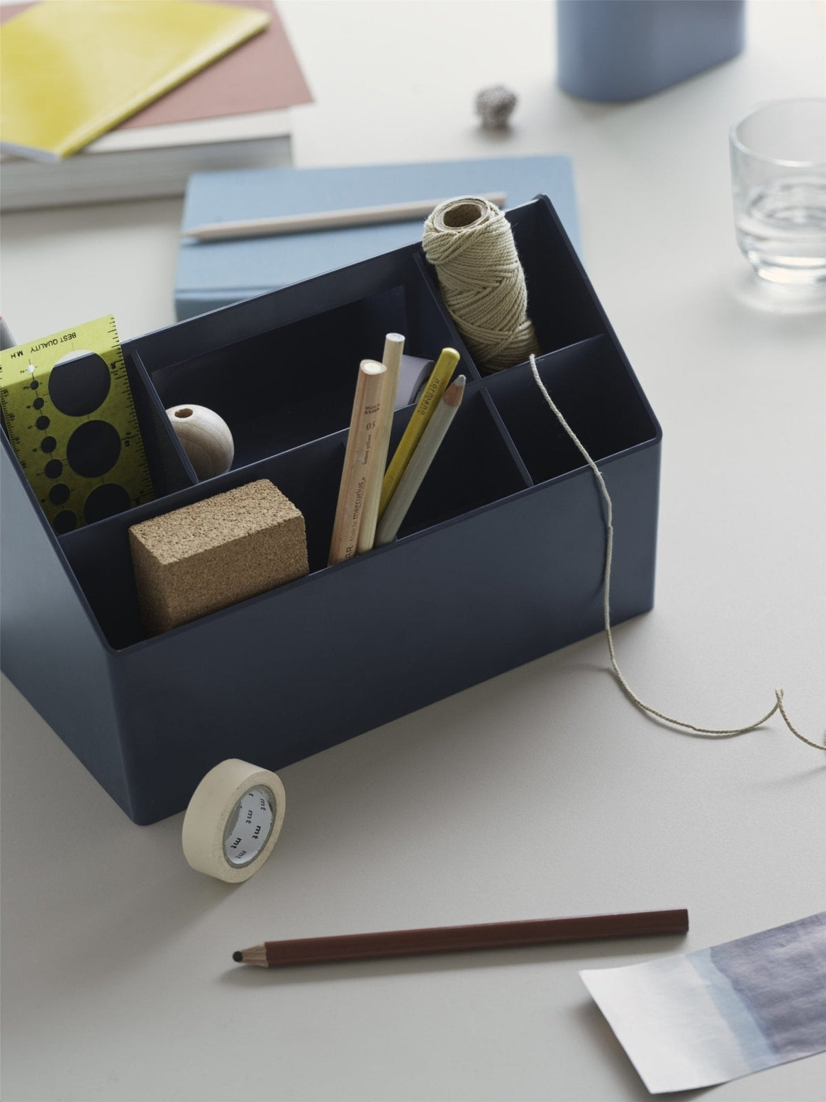 Muuto Sketch Toolbox yönsininen - Laatukaluste