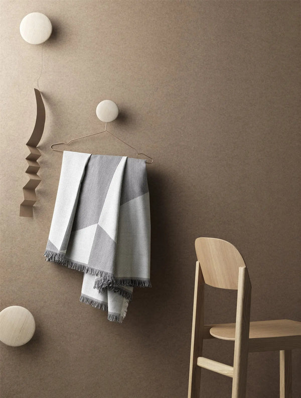 Muuto Sway viltti valkoinen/musta Muuto