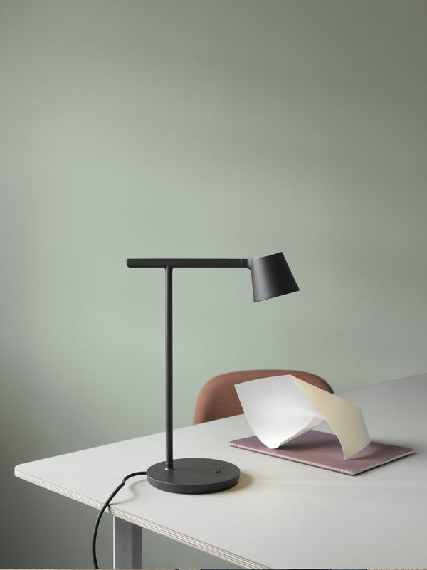 Muuto Tip pöytävalaisin musta - Laatukaluste