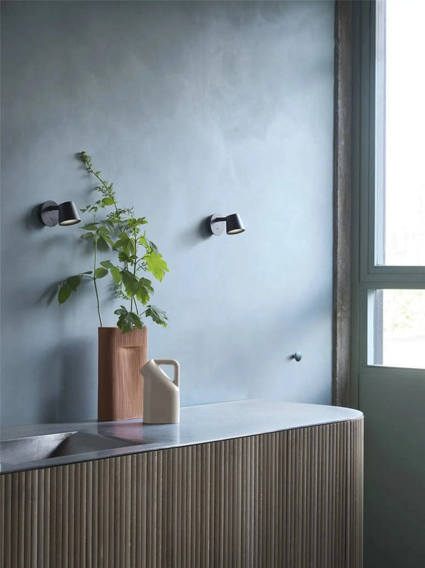 Muuto Tip seinävalaisin harmaa - Laatukaluste