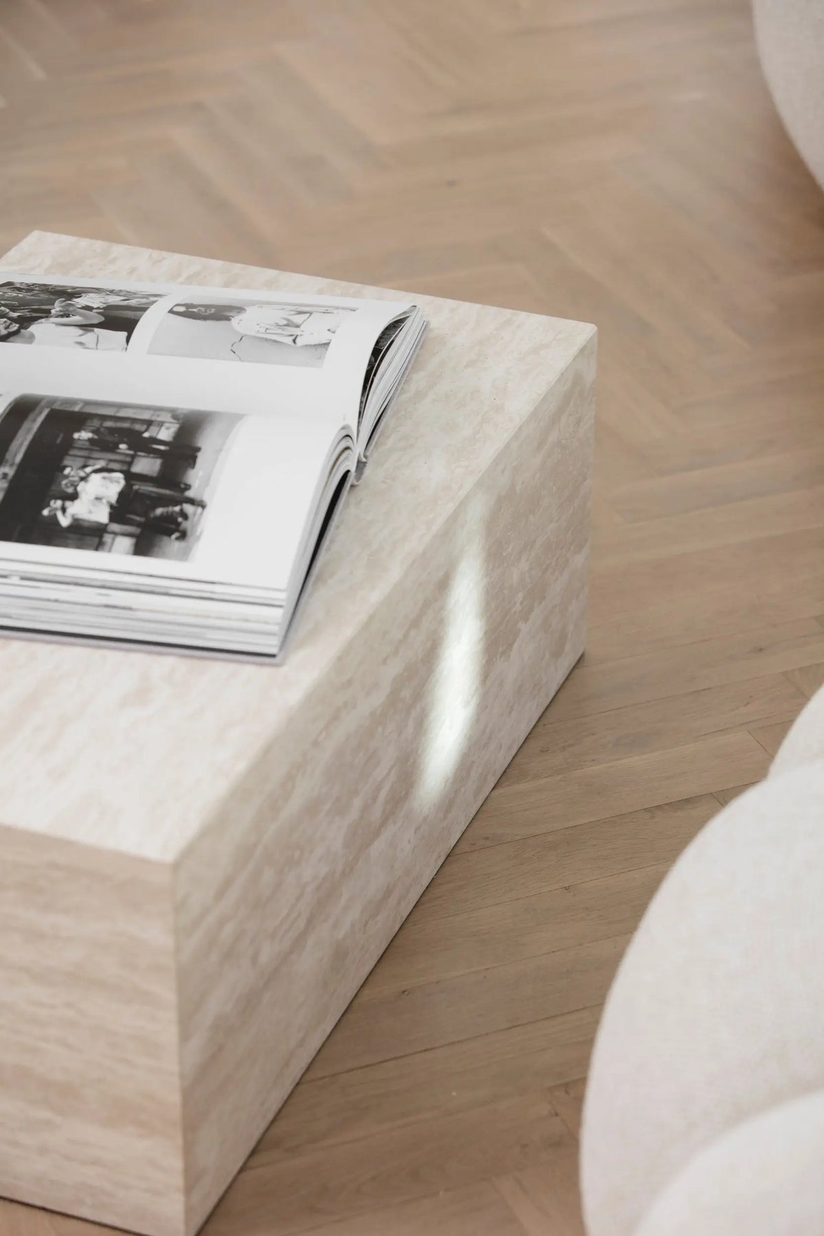 NORR11 Cubism sohvapöytä travertiini NORR11