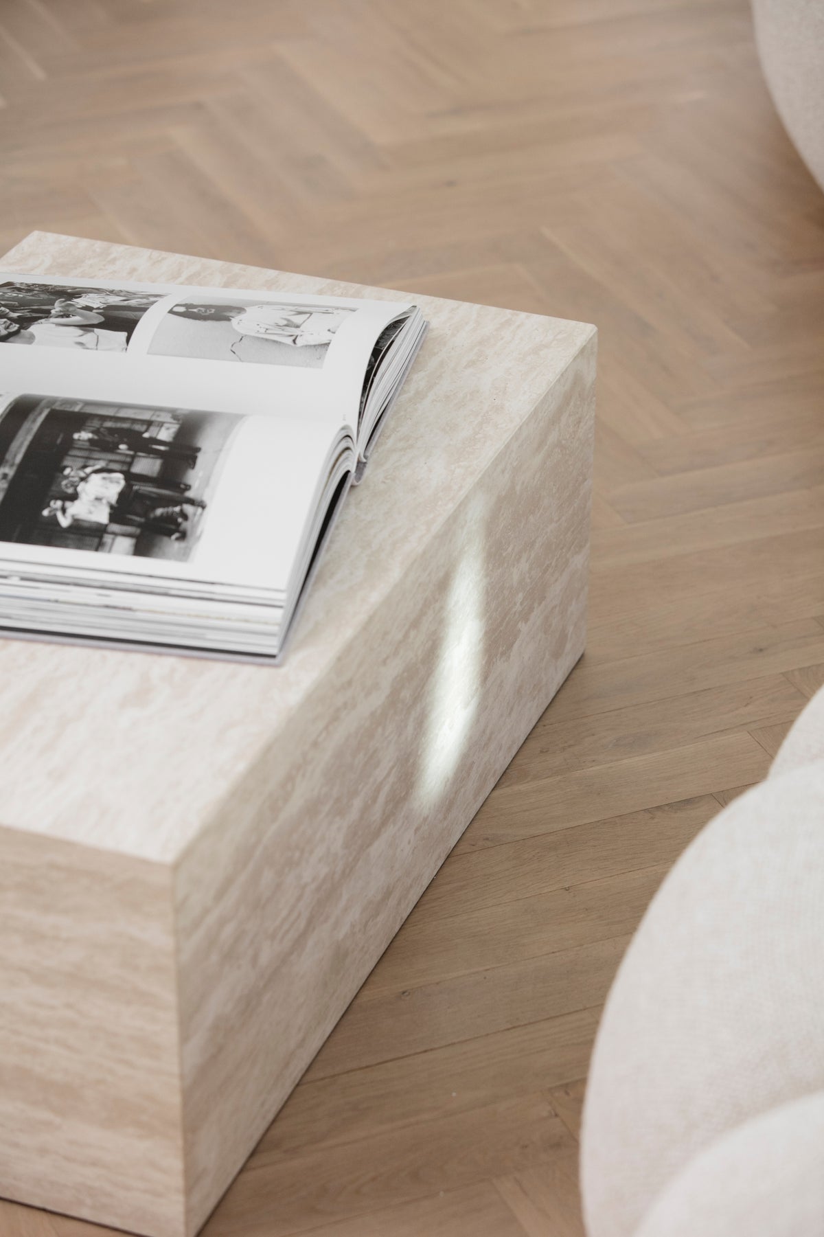 NORR11 Cubism sohvapöytä travertiini NORR11