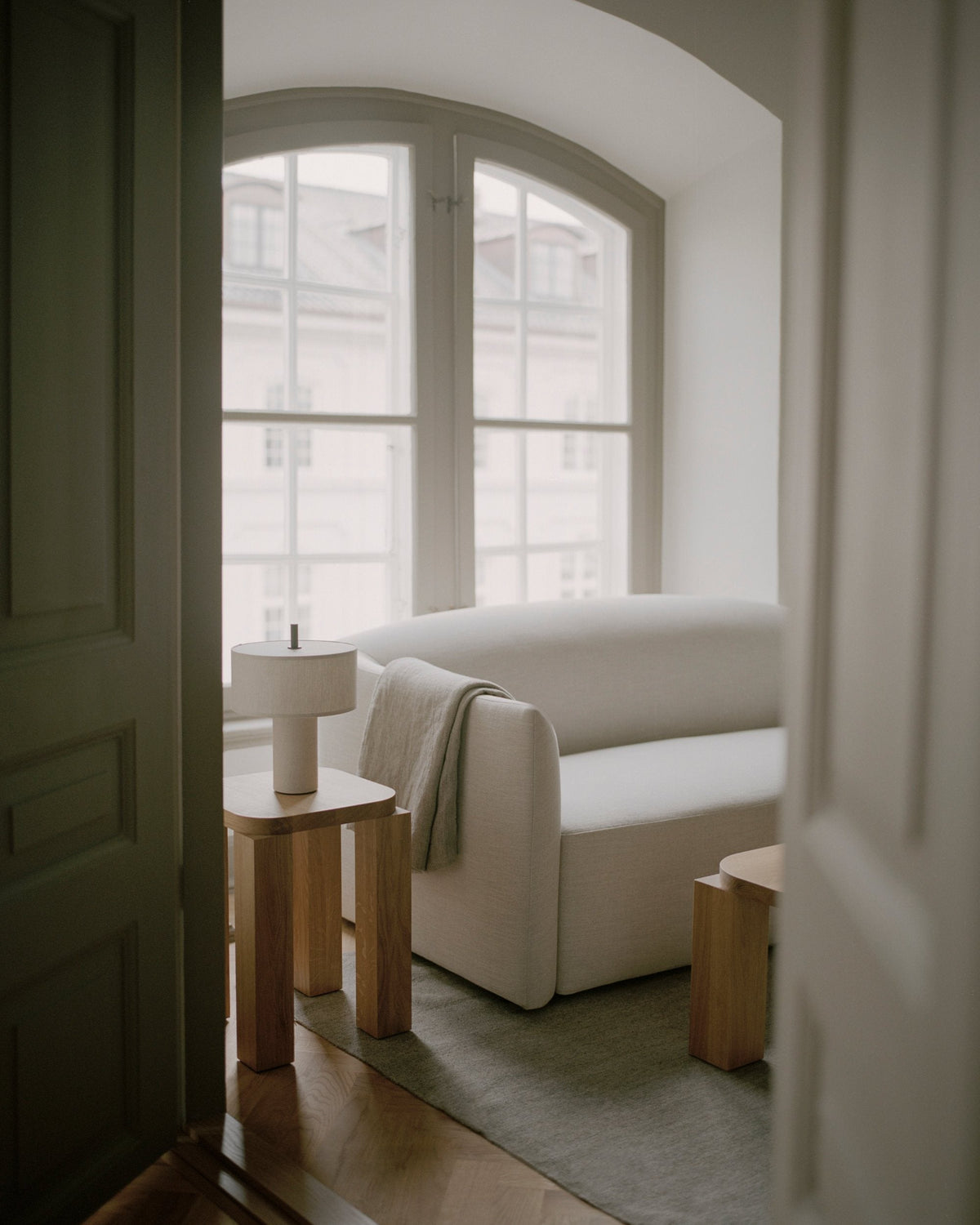 New Works Margin Portable pöytävalaisin beige New Works